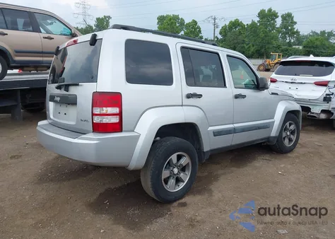 2008 Jeep Liberty Sport z USA, uszkodzony, nr VIN 1J8GN28K98W102934